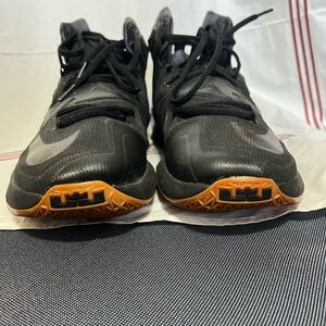 Nike Lebron excellent condition size 10 men